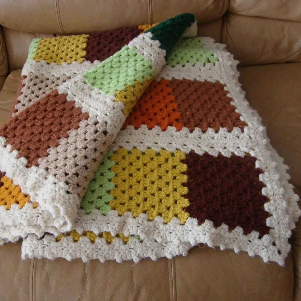Vintage AFGHAN 60s 70s Crochet Throw Handmade Mid-Century Granny 76x55 GROOVY